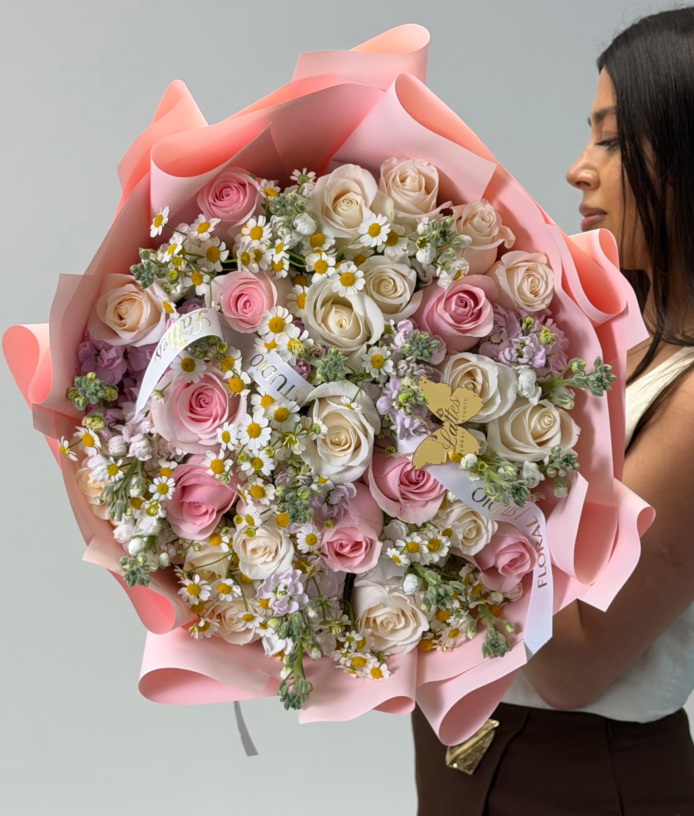 Daisy Blush - Roses & Chamomile Bouquet