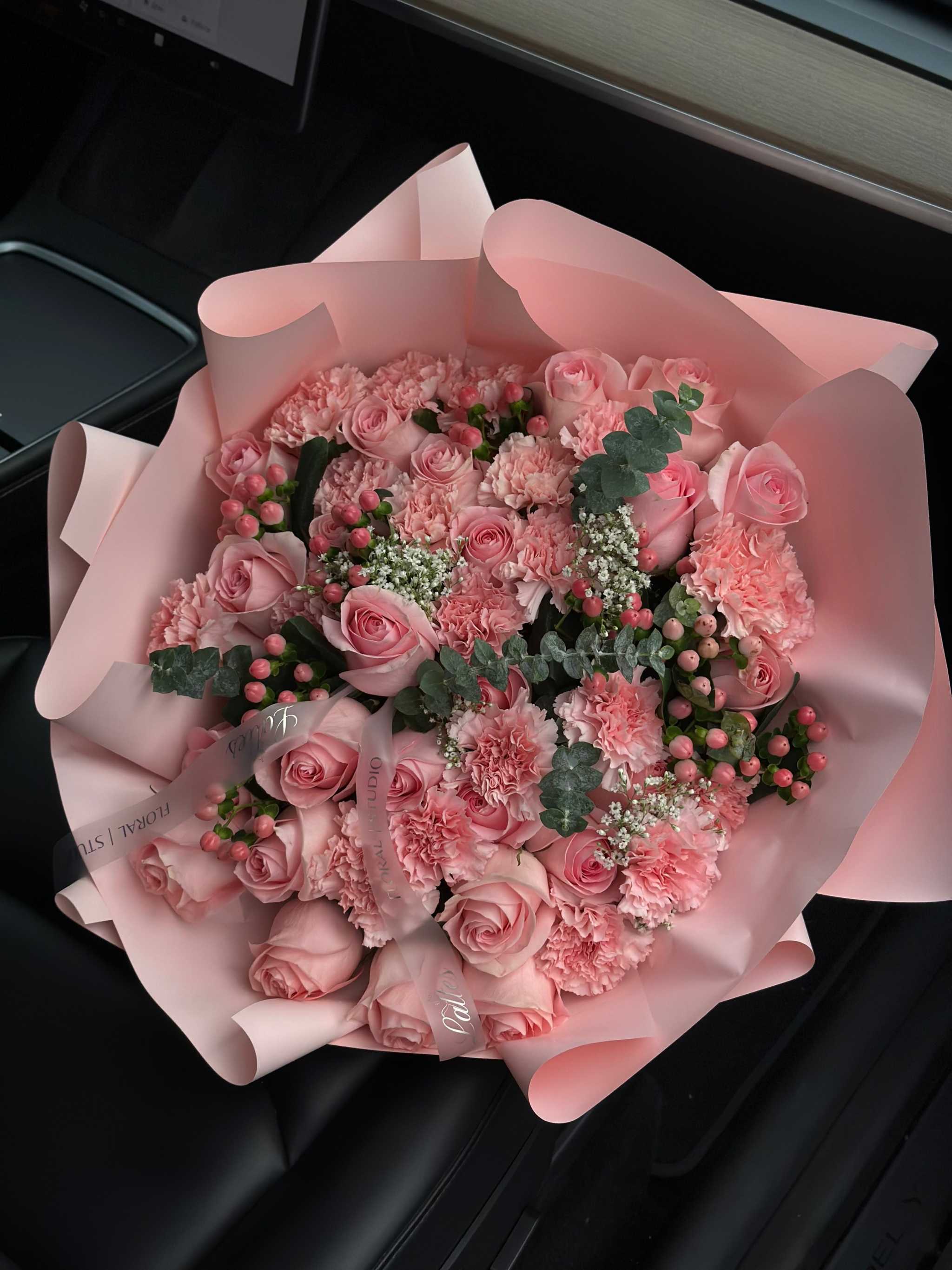 Rose Melodie – Pink Roses and Carnations Bouquet