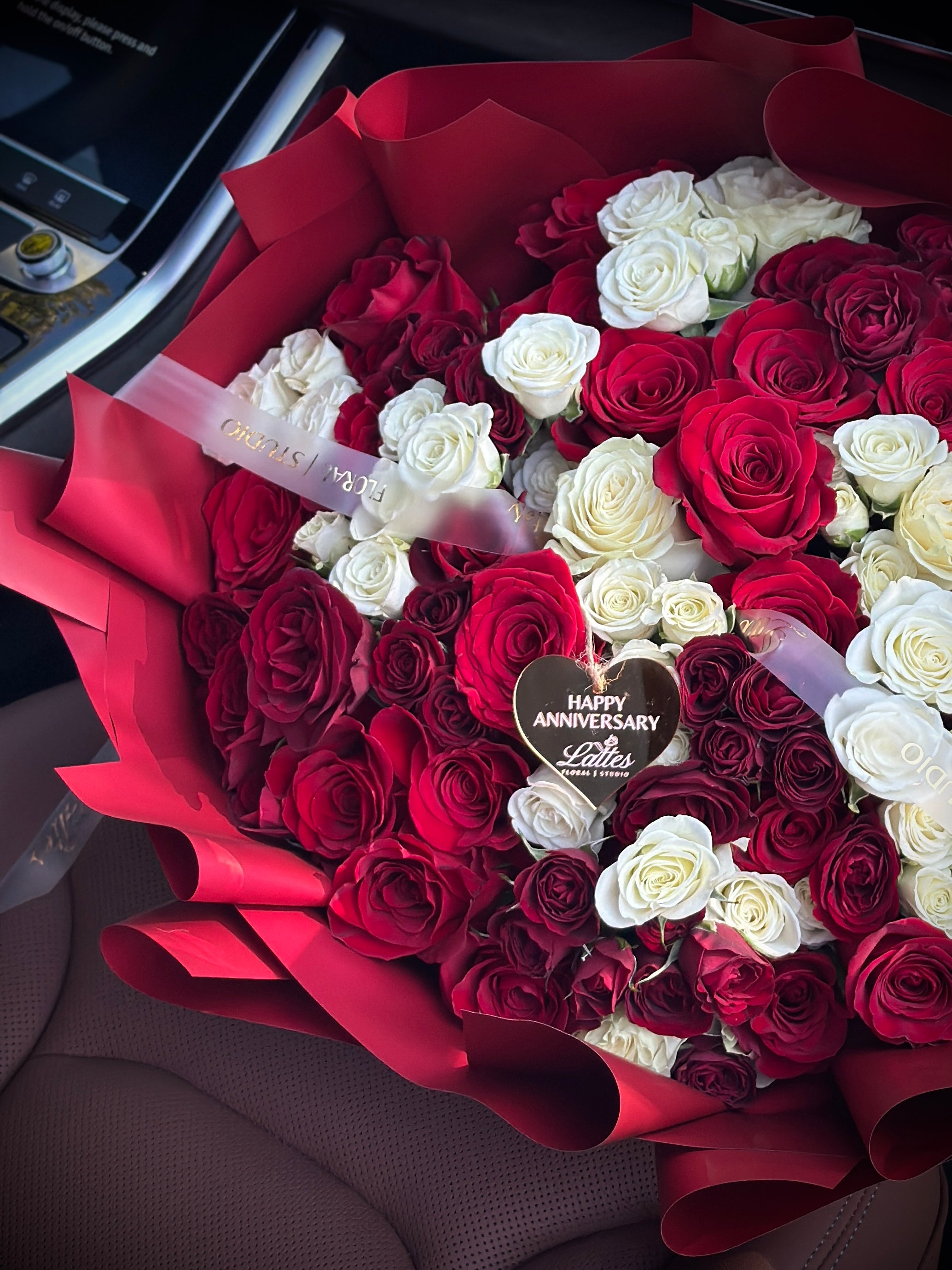 Amore Rosso – Red & White Rose Symphony