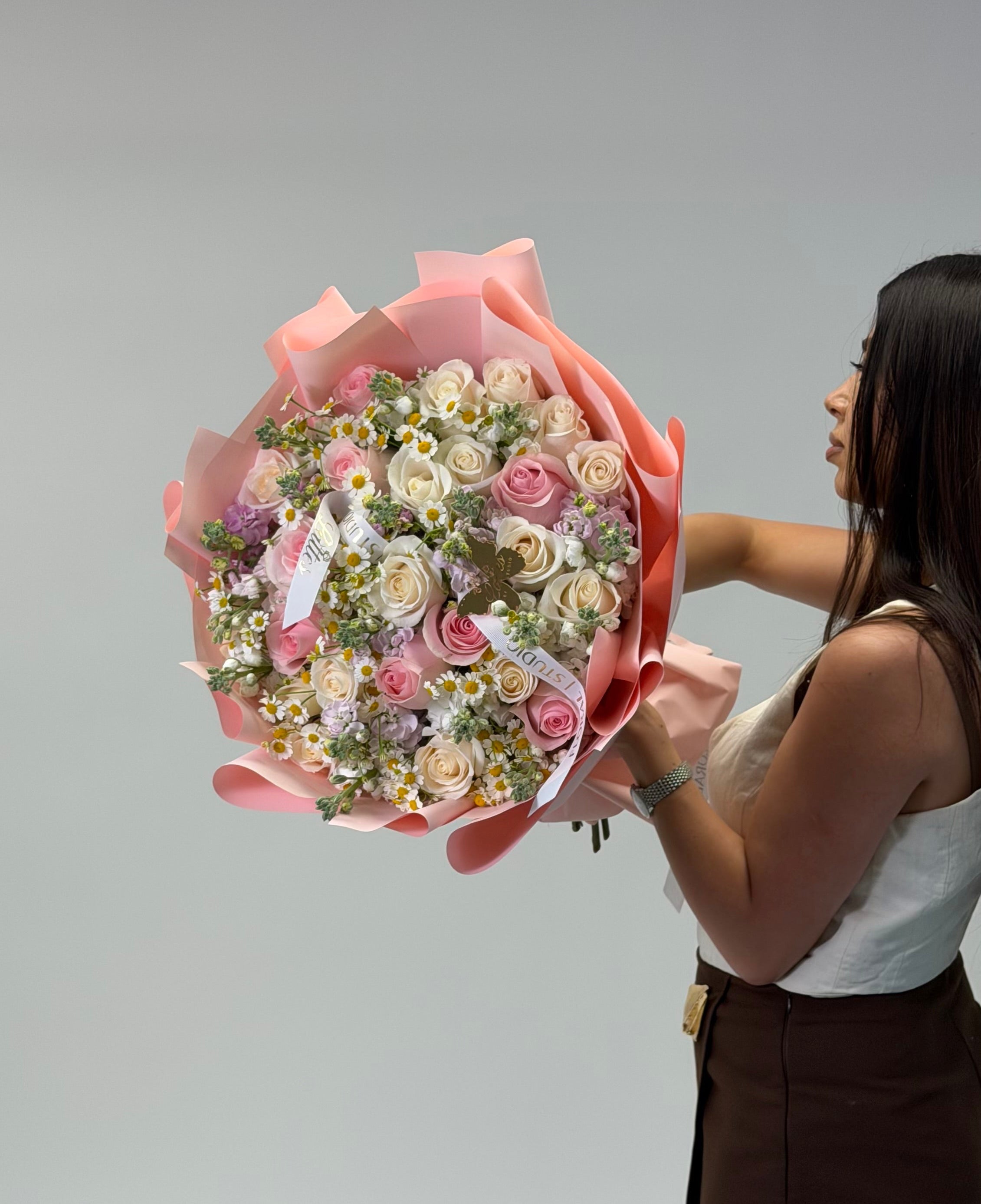 Daisy Blush - Roses & Chamomile Bouquet