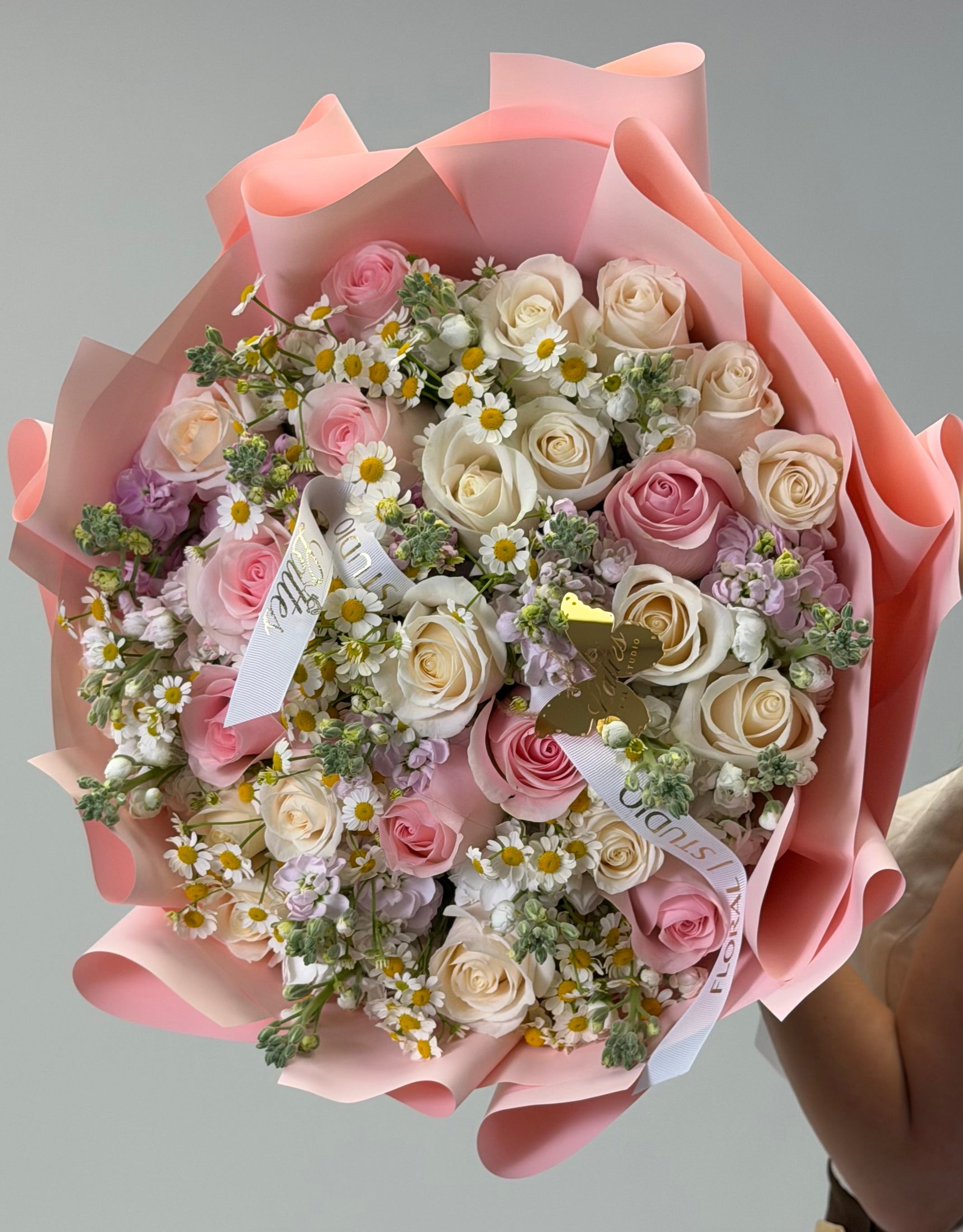 Daisy Blush - Roses & Chamomile Bouquet