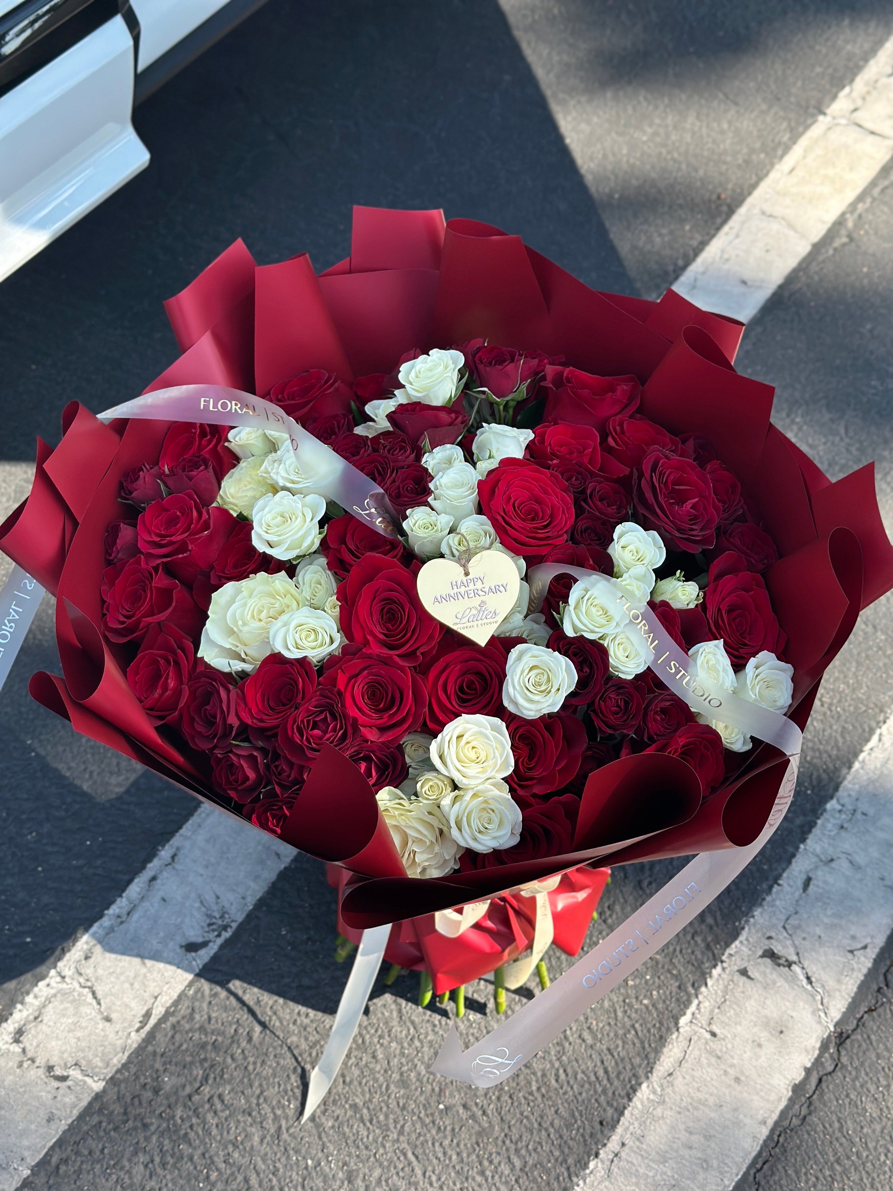 Amore Rosso – Red & White Rose Symphony