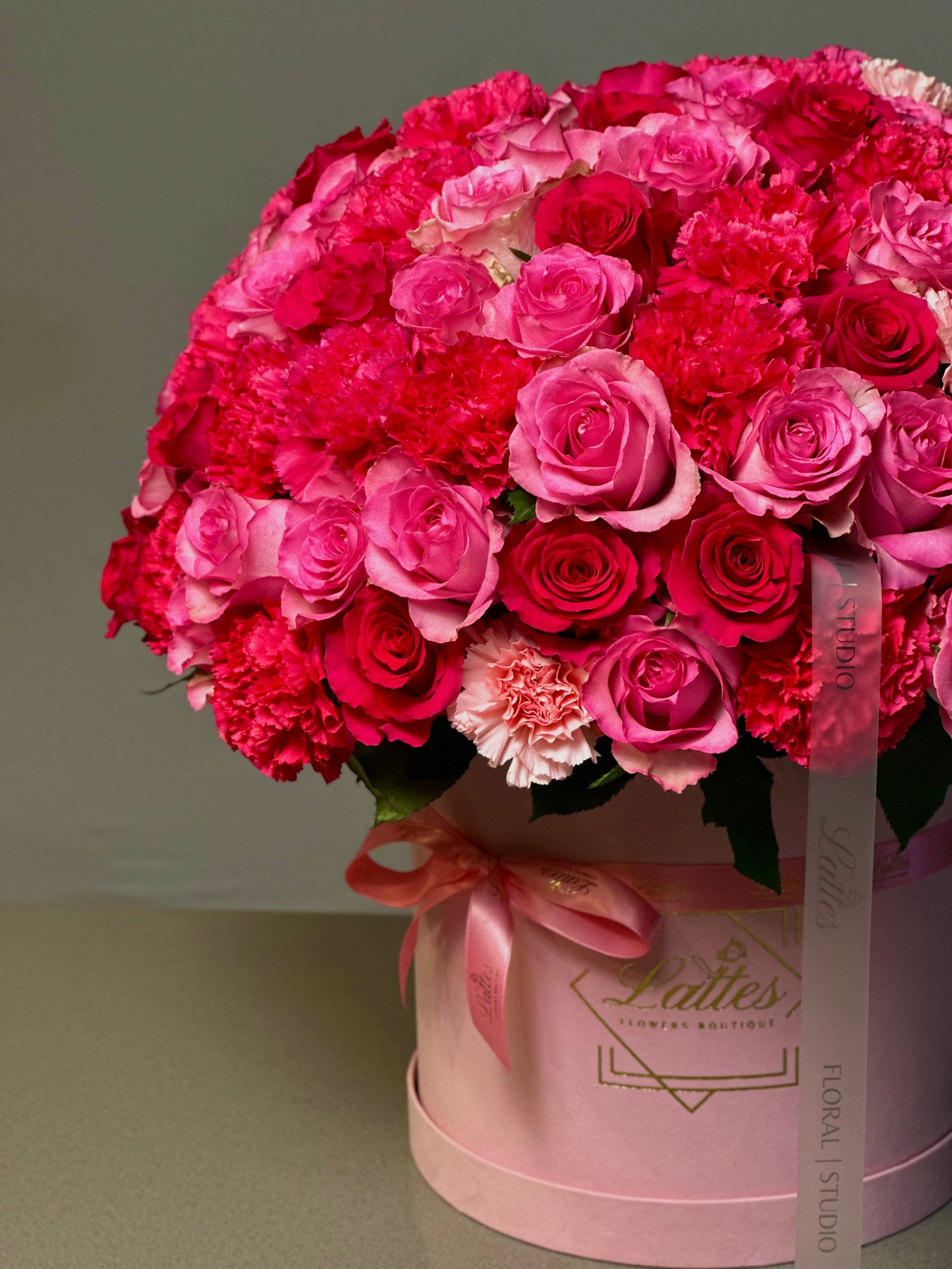 Blushing Charm – Pink Roses and Carnations in a Flower Box