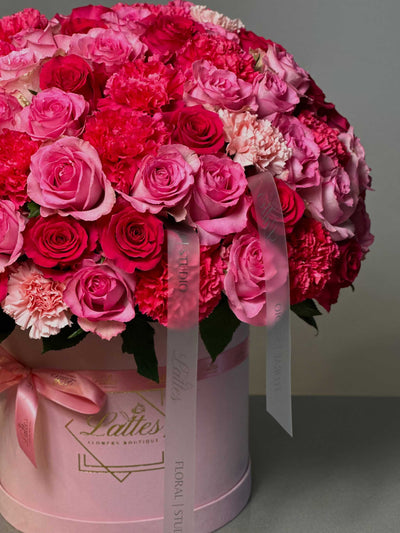 Blushing Charm – Pink Roses and Carnations in a Flower Box