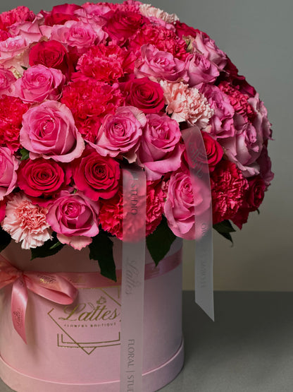 Blushing Charm – Pink Roses and Carnations in a Flower Box