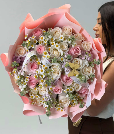 Daisy Blush - Roses & Chamomile Bouquet