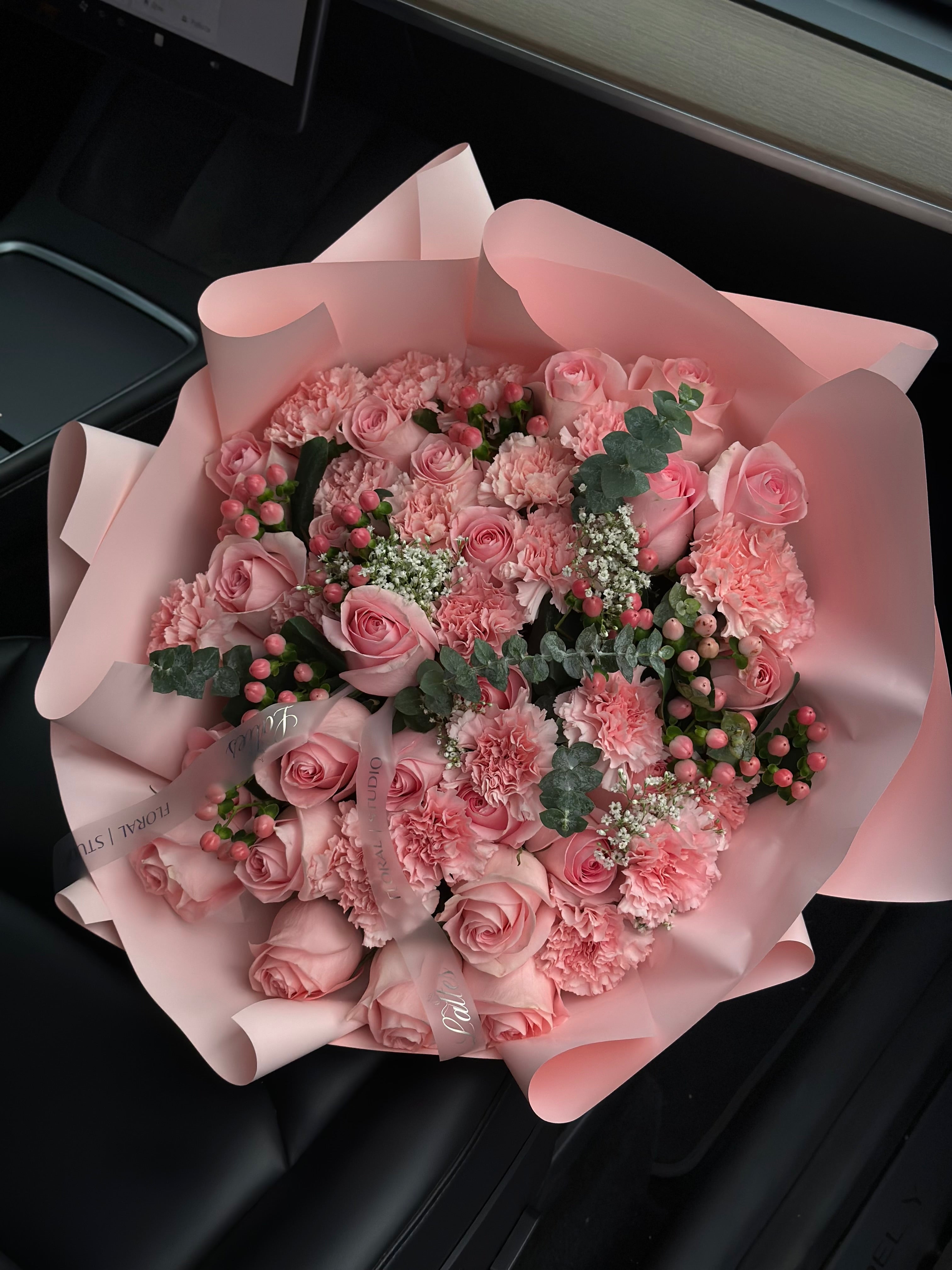 Rose Melodie – Pink Roses and Carnations Bouquet