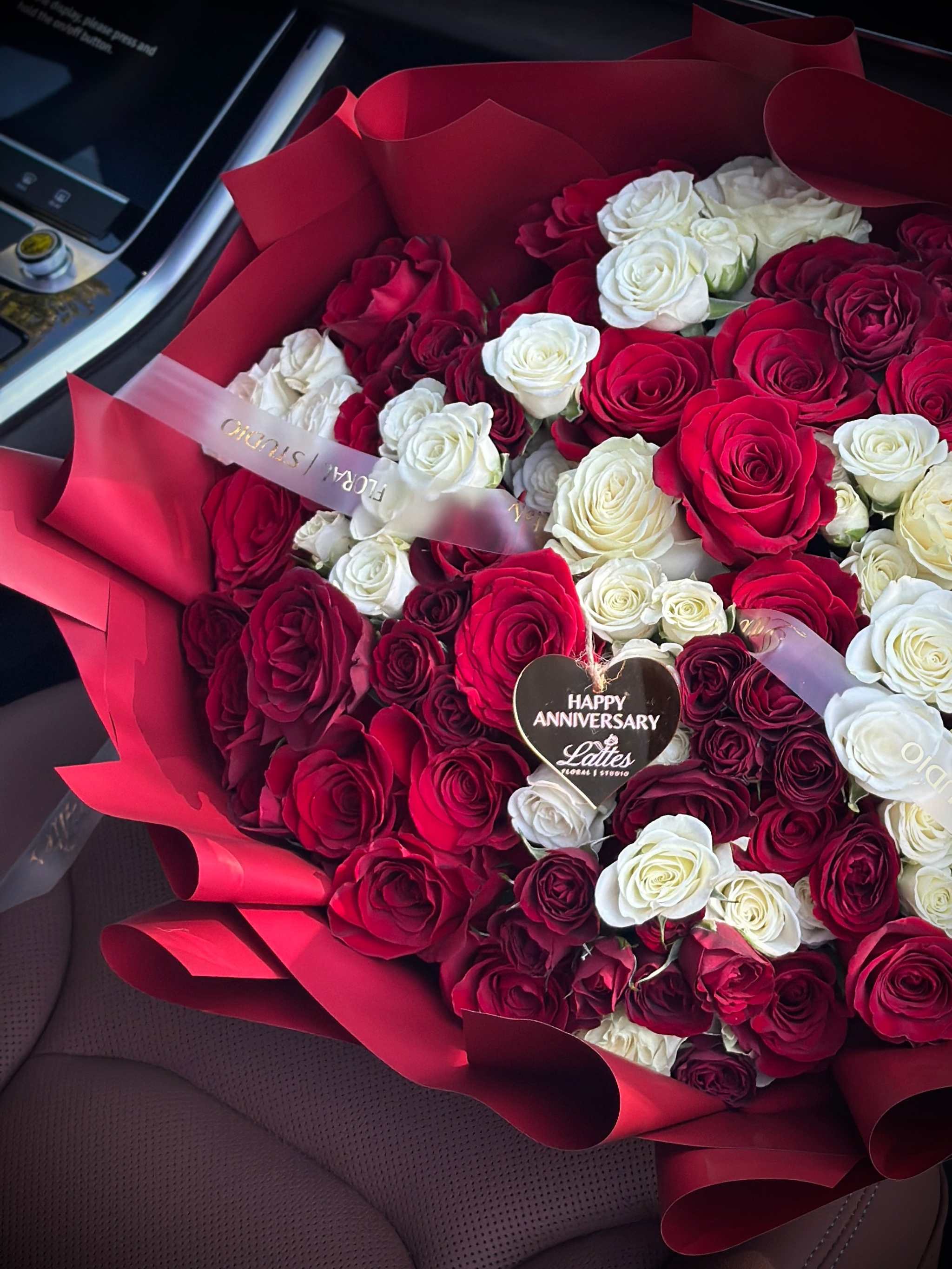 Amore Rosso – Red & White Rose Symphony