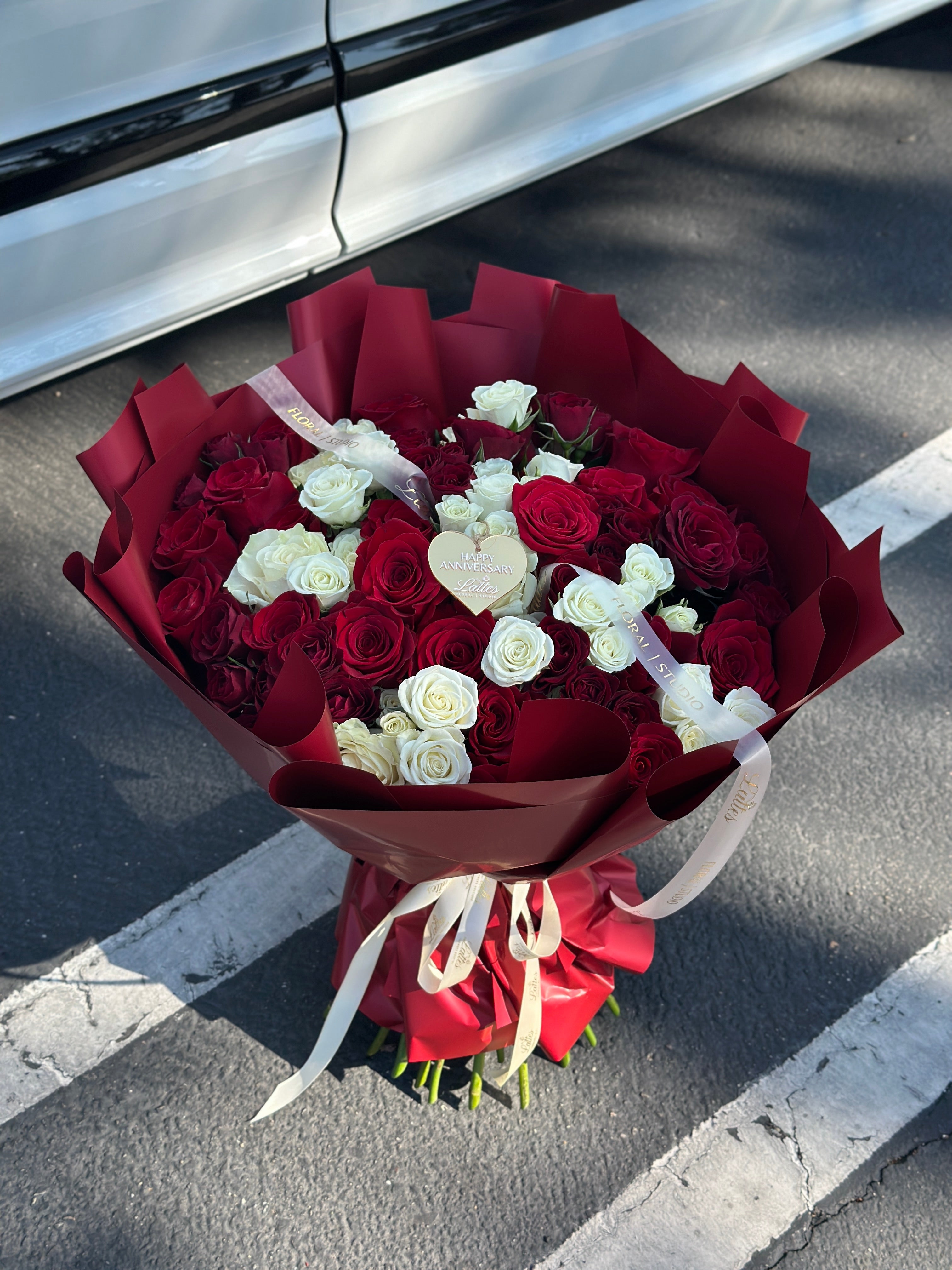 Amore Rosso – Red & White Rose Symphony