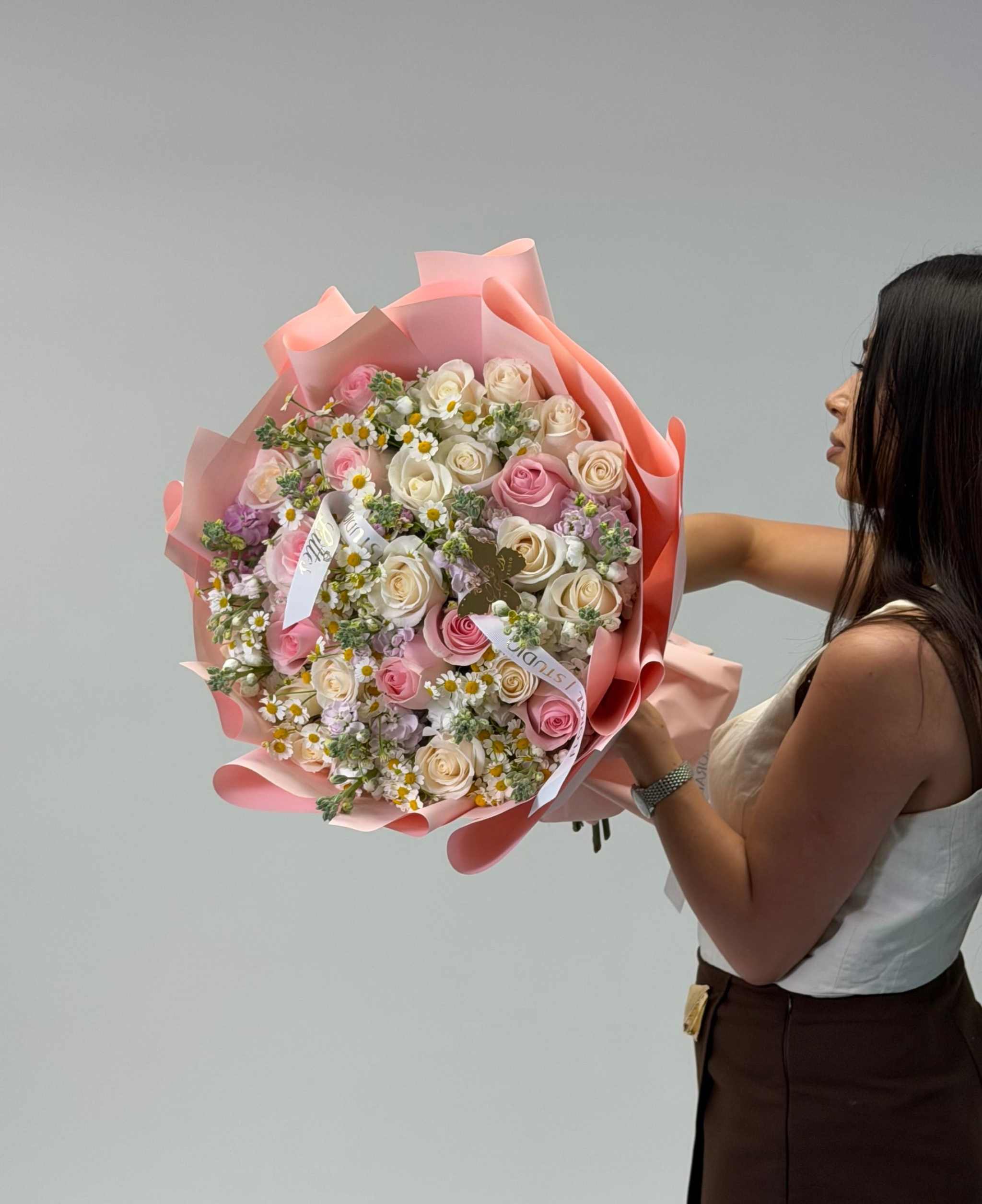 Daisy Blush - Roses & Chamomile Bouquet