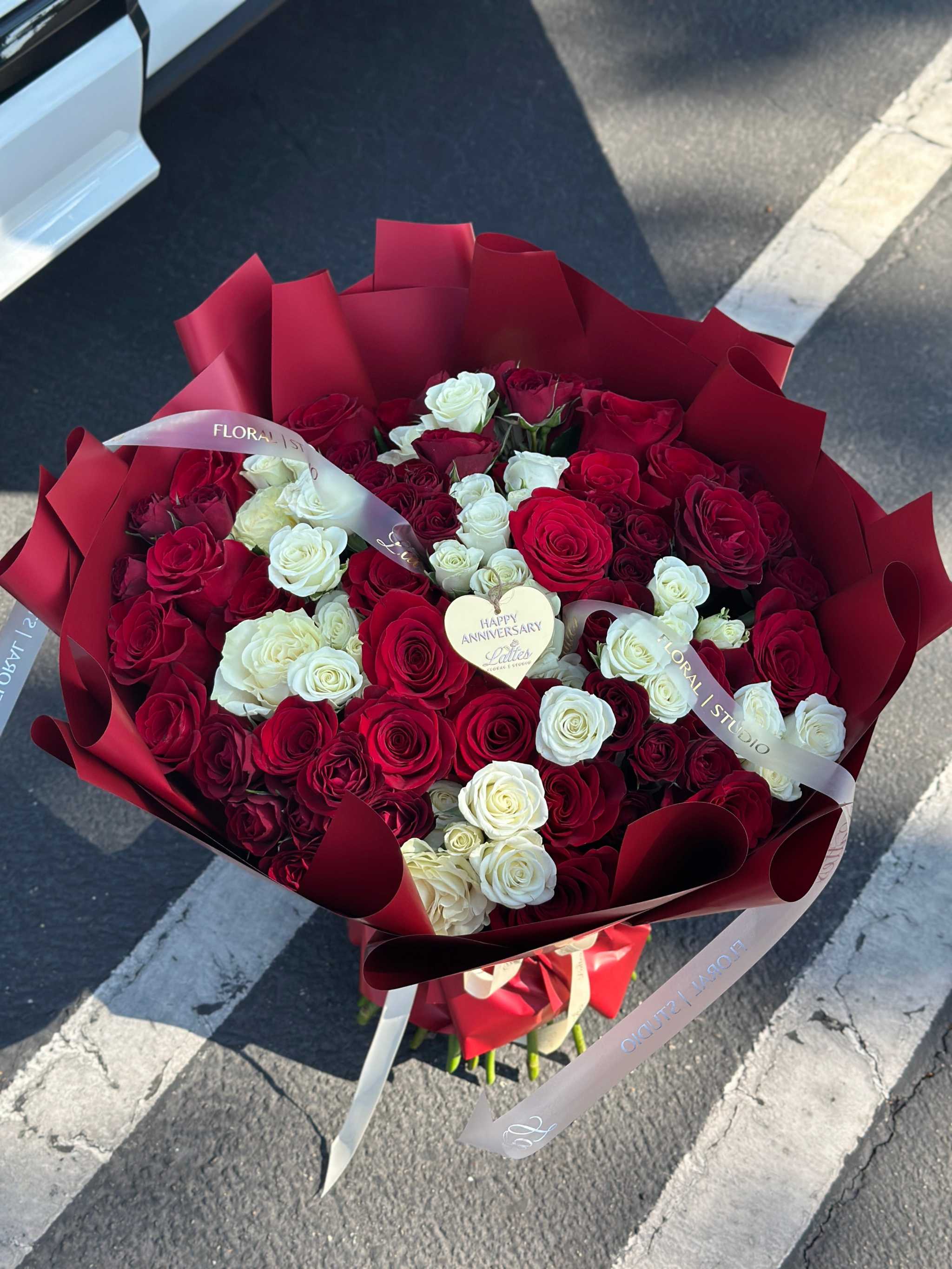 Amore Rosso – Red & White Rose Symphony