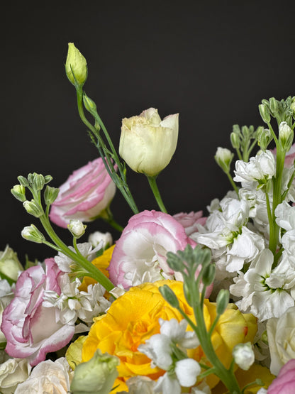 Pastel Garden – Flower Box with Pink Lisianthus, mix Roses