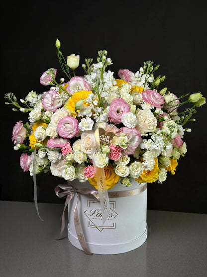 Pastel Garden – Flower Box with Pink Lisianthus, mix Roses