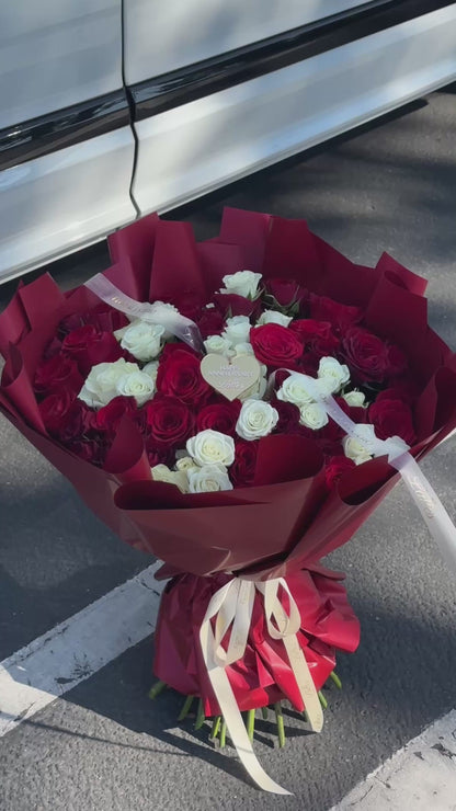 Amore Rosso – Red & White Rose Symphony